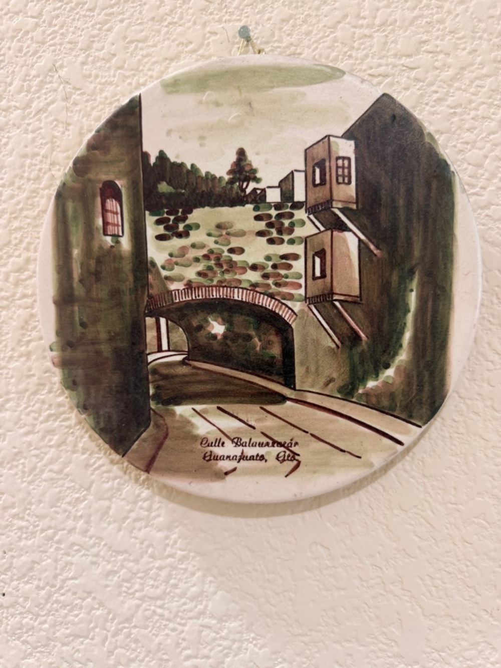 Vintage Hand-Painted Ceramic Wall plate - Scenic Street from Guanajuato Mexico